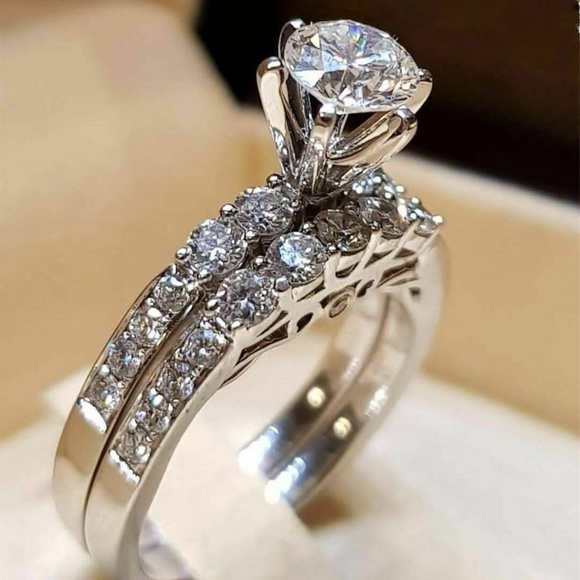 Jewelry - Elegant Women Set Rings